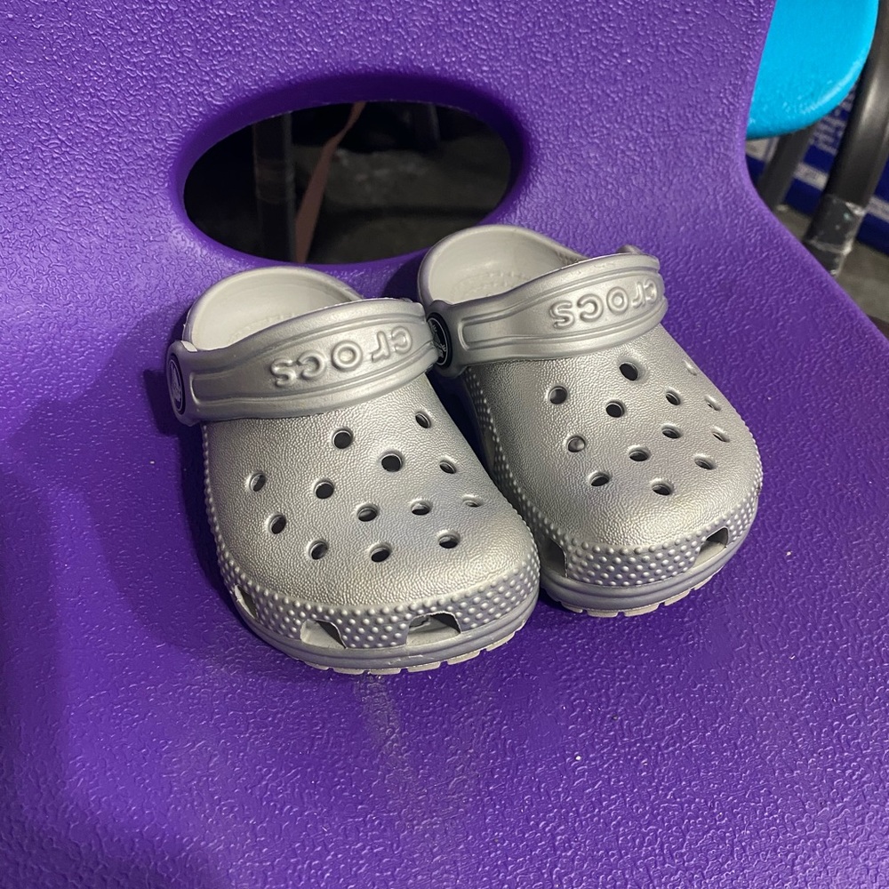 Toddler crocs
